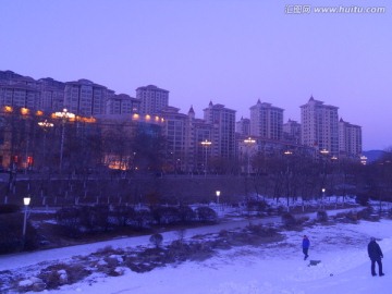 城市冬日雪景