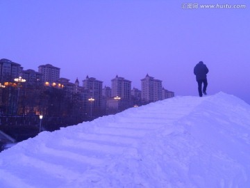 城市冬日雪景