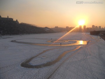 城市冬日雪景