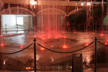 红色喷泉