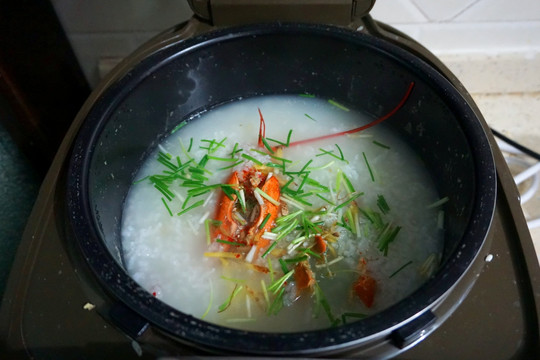 家庭烹饪 电饭煲煲海鲜粥