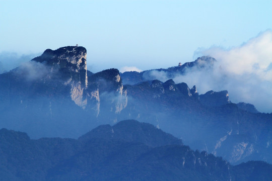 浓雾老君山