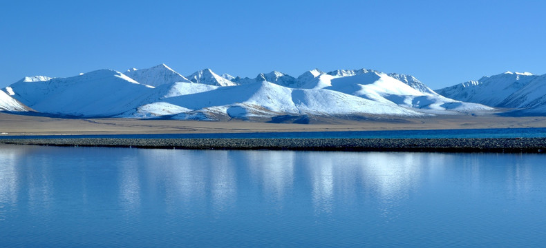 雪山 湖水