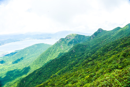 连绵群山