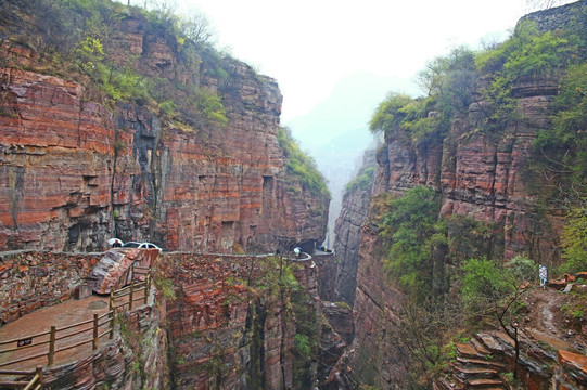 郭亮红石崖