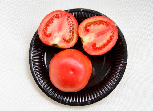 盘中鲜美西红柿