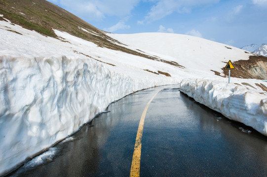 独库公路 道路标志