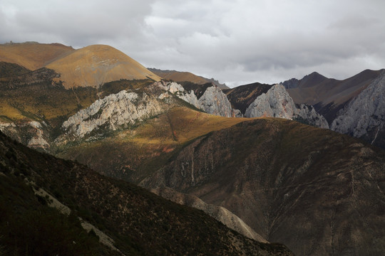 山峰 怒江风光