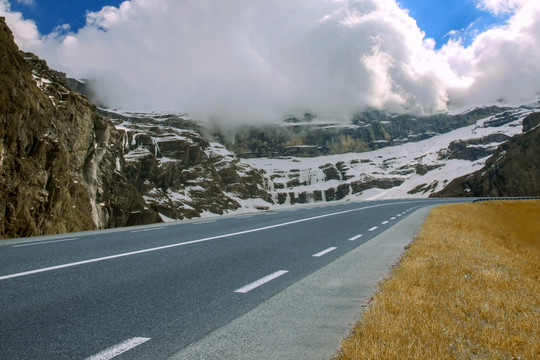 雪山公路