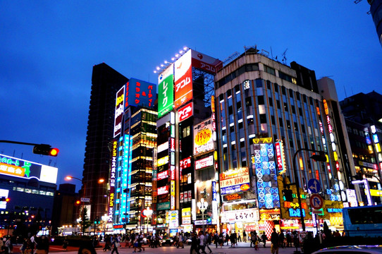 日本东京商业街夜景
