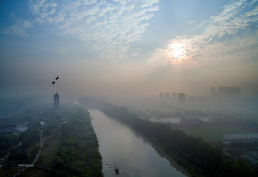 航拍城市公园早晨