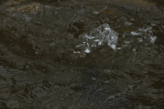 喷泉水花 水 水珠 喷水 晶莹