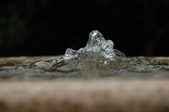 喷泉水花 水 水珠 喷水 晶莹