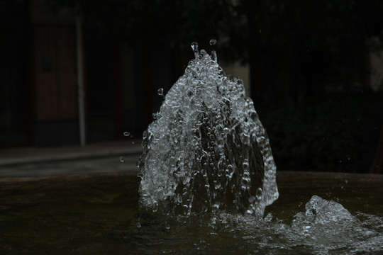 喷泉水花 水 水珠 喷水 晶莹