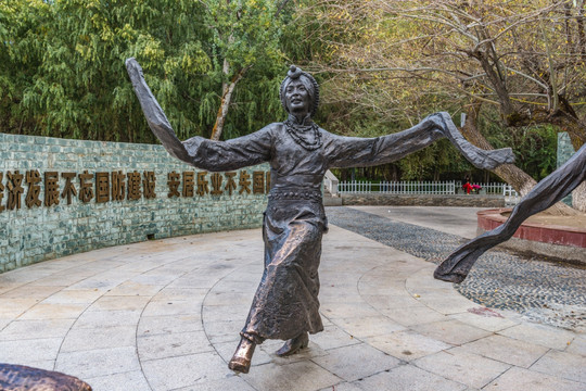 藏族舞蹈雕塑