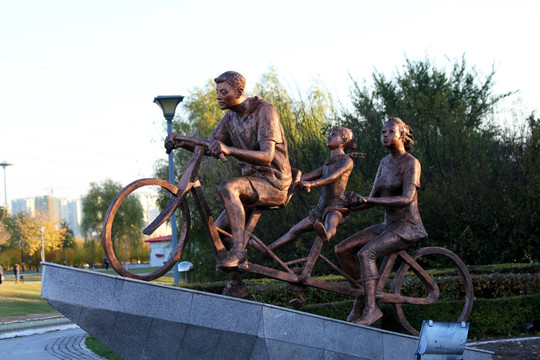 雕塑 圆雕 自行车