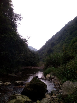 溪流山谷