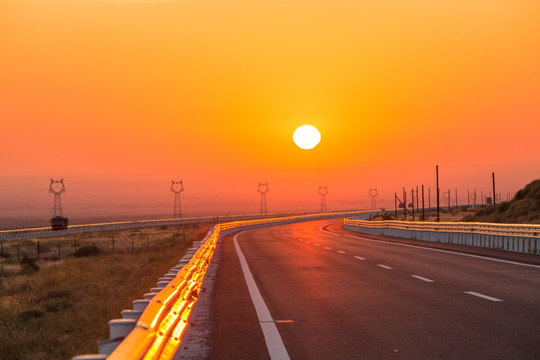 高速公路的朝阳