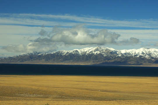 赛里木湖秋景