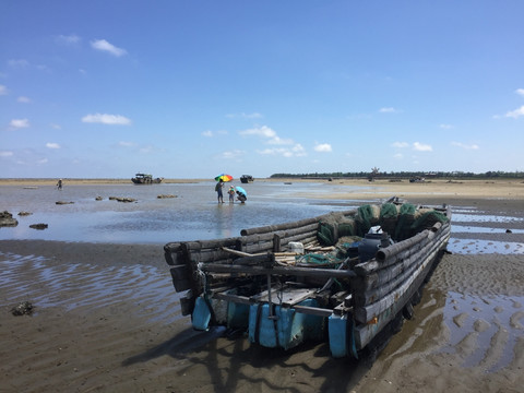 防城港 海边 滩涂 渔船