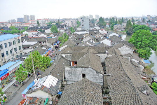 松江泗泾老街 青瓦围墙