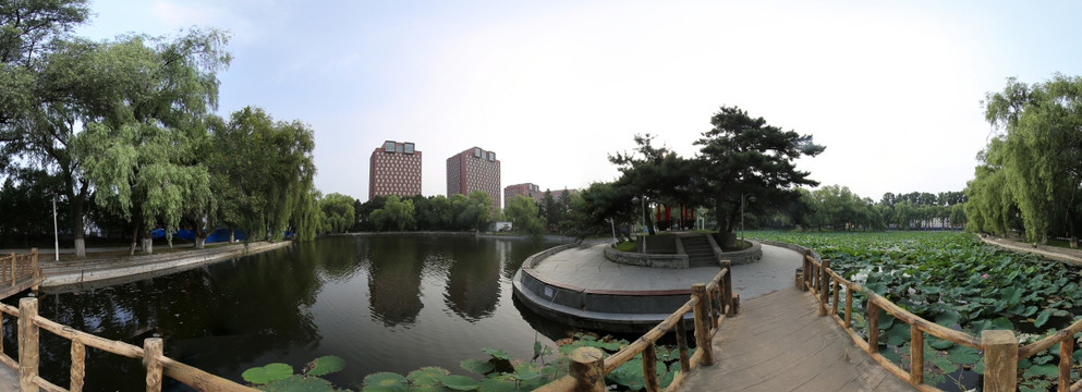 东北师范大学校湖全景