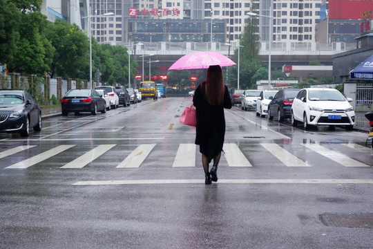 雨中街道