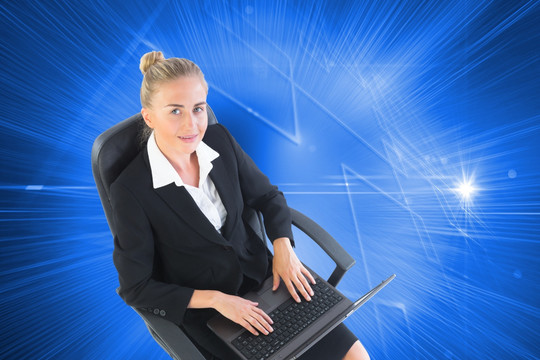 商务女人坐在转椅上的复合形象
