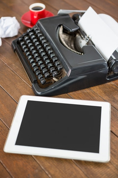 打字机和平板电脑