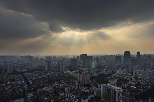 成都市中心晚霞云彩