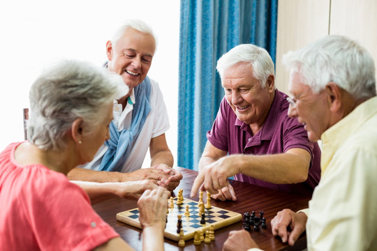 老年人下棋