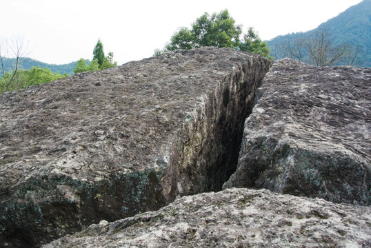 凤凰山雷打岩