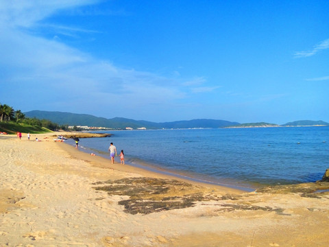 海南三亚海景蓝天海滩海边海岛