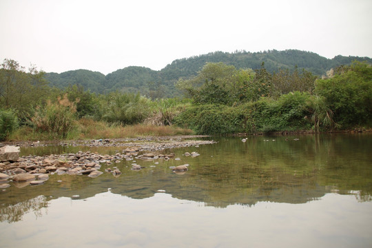 山间湖泊