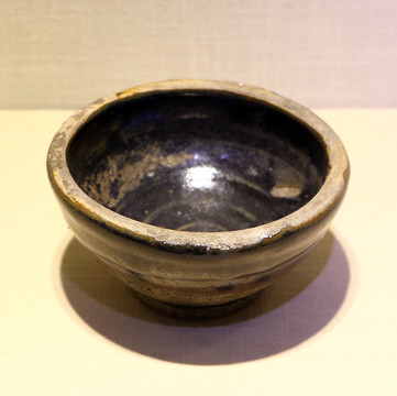 金代酱釉瓷碗