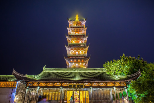 乌镇白莲寺塔夜景