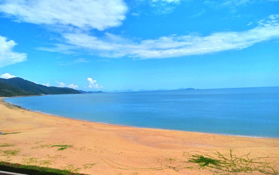 海南三亚大海边蓝天