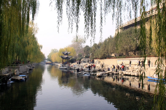 黑虎泉 湖畔风景