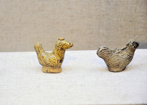 金代黄釉和褐釉瓷鸡形哨