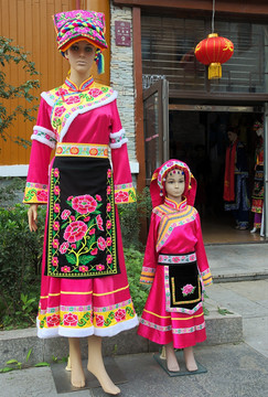 羌族女服饰