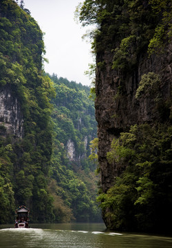 阿蓬江大峡谷