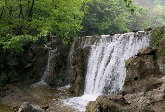 山谷水瀑