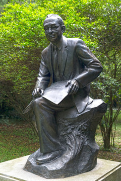 俞德浚植物学家铜雕像