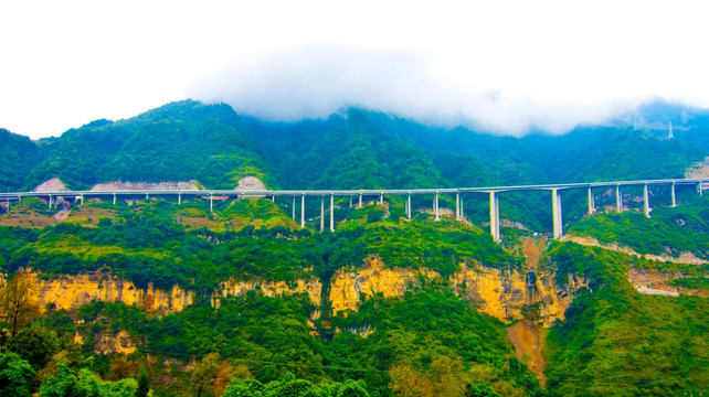 高架桥 大山