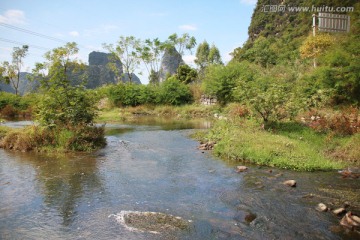 小河流水