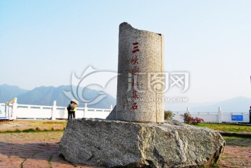 三峡坝址基石