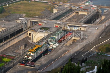 三峡大坝船闸