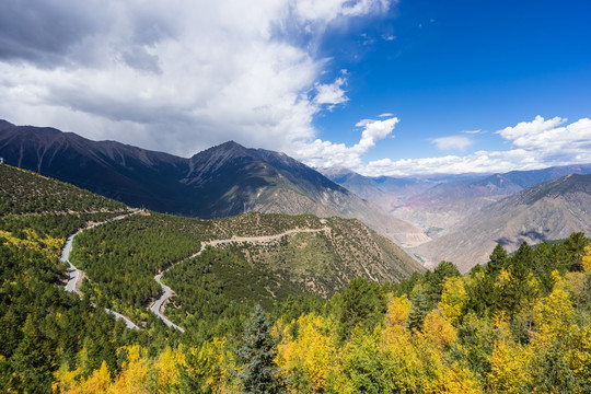 高原秋色 山峦起伏