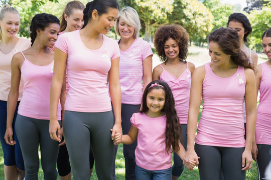 参加乳腺癌运动的女人们