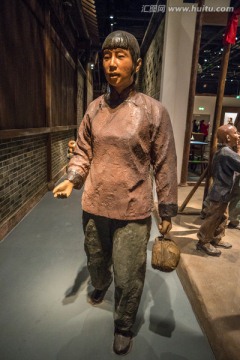 农村妇女雕塑